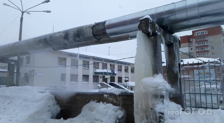 Известно, когда будут чинить теплотрассу в центре Кирова, из которой бежит горячая вода