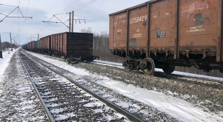 В Кировской области сошел с рельсов вагон с десятками тонн угля