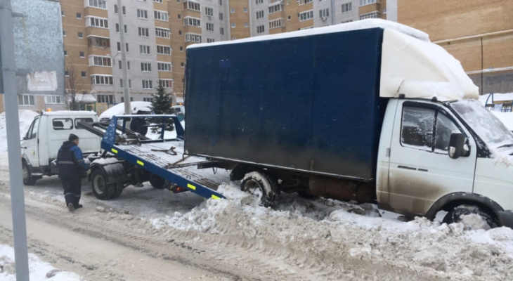 В Кирове будут бесплатно переставлять автомобили, которые мешают уборке улиц