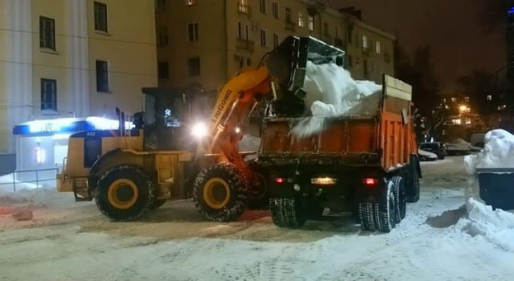 Опубликован график вывоза снега с улиц Кирова в выходные