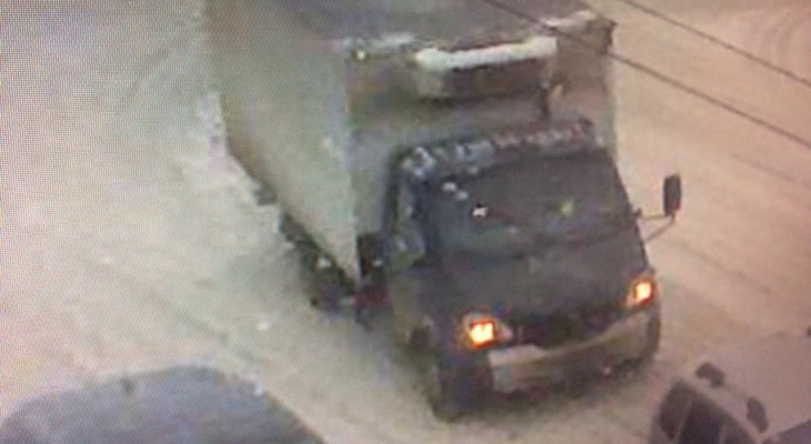 В Кирове разыскивают водителя фургона, который сбил женщину и скрылся