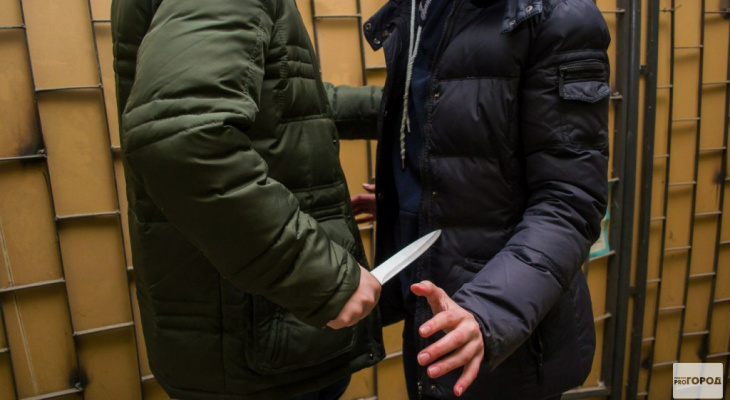 Напал с ножом: росгвардейцы задержали троих подозреваемых в Кирове