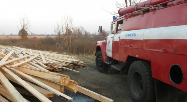 В Кировской области огонь уничтожил 100 тонн соломы