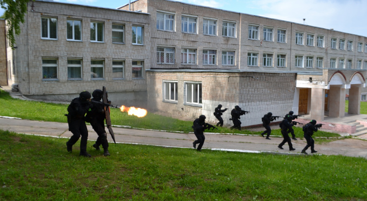 В УФСБ прокомментировали проезд колонны военной техники на улицам Кирова