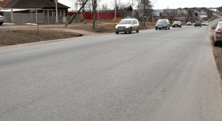 Дороги, которые рассыпаются после прошлогоднего ремонта в Кирове, отремонтировали еще раз