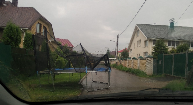 Сильный дождь и ураганный ветер: в Кировской области объявлено метеопредупреждение