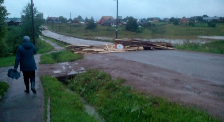 В одном районе Кировской области ввели режим ЧС из-за дождевого паводка