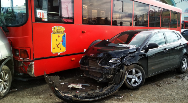 Подробности массовой аварии с автобусом: в Кирове начали проверку