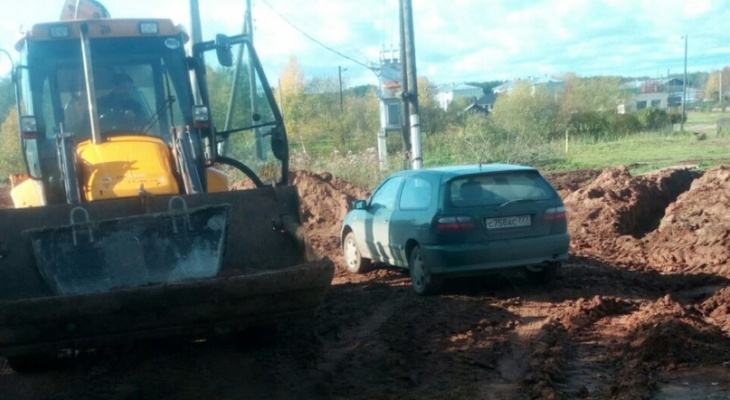 Жители Бобино перекрыли дорогу спецтехнике к месту строительства детсада