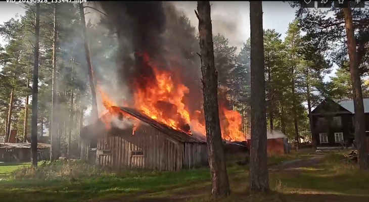Очевидцы сняли на видео жуткий пожар в Кирово-Чепецке