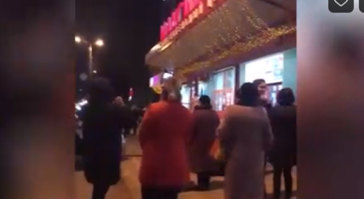 Вечером в Кирове эвакуировали персонал и посетителей крупного ТЦ