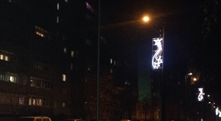 В Кирове на Северной набережной фонари бьют током