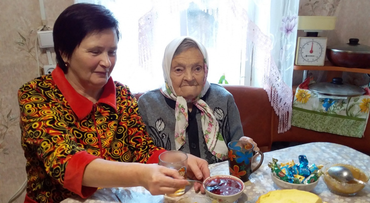 В Кировской области 95 семей стали приемными для пенсионеров