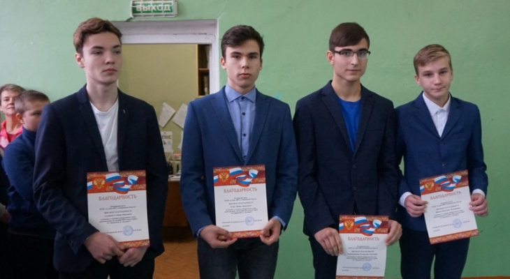 В Даровском наградили школьников за спасение людей из пожара