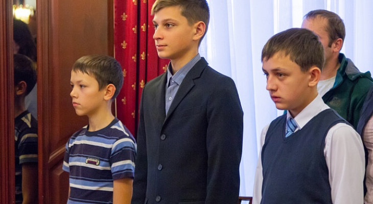 В Кирове наградили трех детей-героев, которые спасли своих друзей от смерти