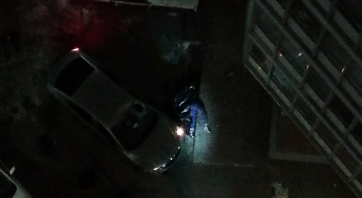 В Кирове из окна 9-этажки выпала девушка