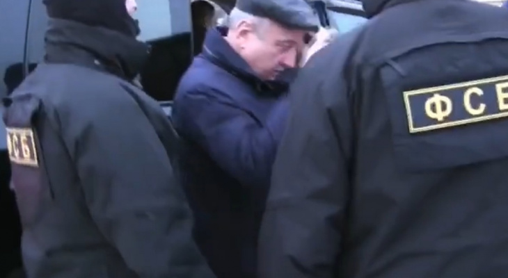 Видео: задержание экс-главы Кирова Владимира Быкова и обыск в его доме