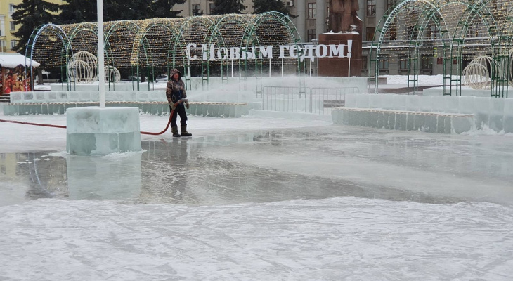 Патрулирование и видеонаблюдение: администрация Кирова отчиталась о безопасности в ледовом городке