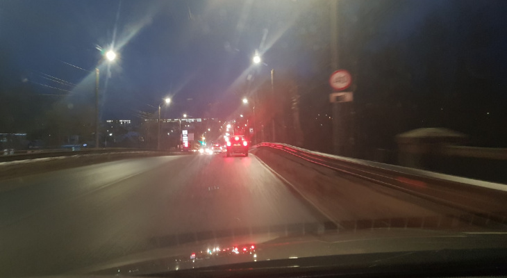 Новые правила: в Кирове ввели ограничение скорости перед перекрестками