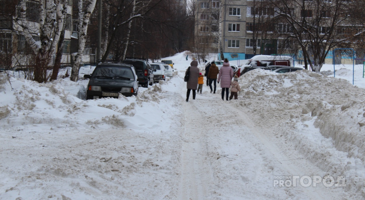 Три с минусом: власти Кирова раскритиковали уборку дорог и тротуаров
