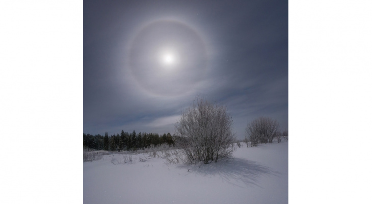 Лунное гало 22°: жители Кировской области наблюдали необычное явление