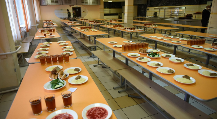 Кировским школьникам компенсируют питание во время дистанционного обучения