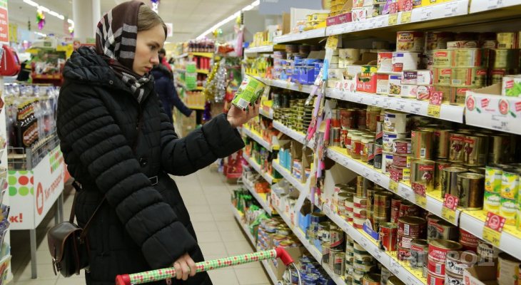 В Госдуме внесли законопроект о заморозке цен на социально значимые продукты