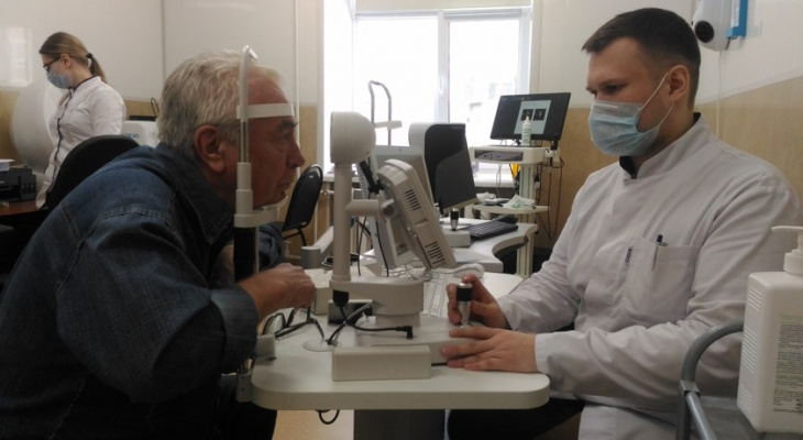 Кировские офтальмологи освоили новую методику лечения катаракты