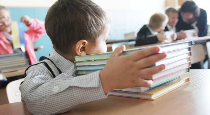 В кировские школы поступит более 60 тысяч учебников к началу учебного года