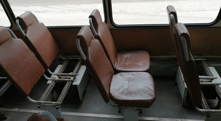 Из-за коронавируса в кировских автобусах начали демонтировать сиденья: проверка слухов