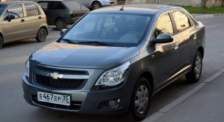 Машина за 8 тысяч рублей: в Кирове приставы выставили на продажу авто должников
