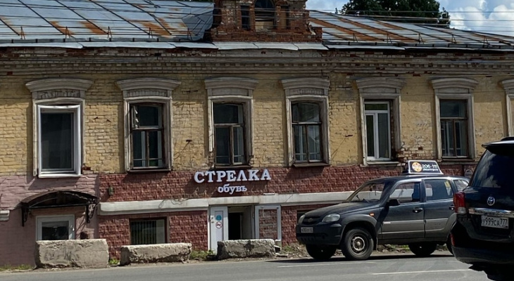 Кировчане делятся фото вывесок с соблюдением дизайн-кода на улице Ленина