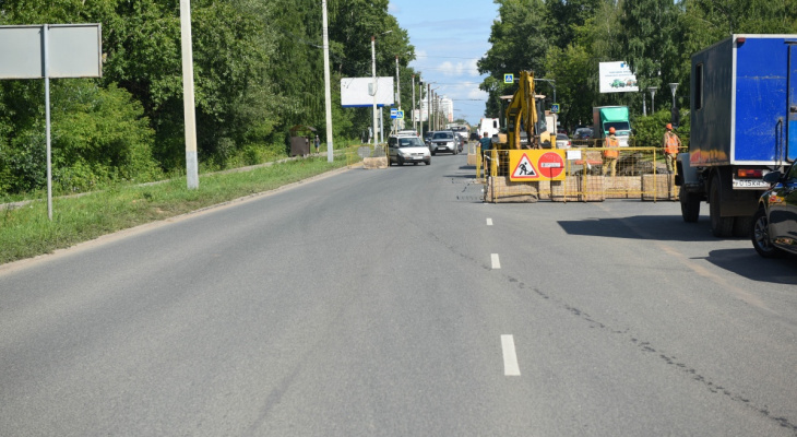 Движение в объезд: в Кирове из-за ремонтных работ перекрыли улицу Щорса