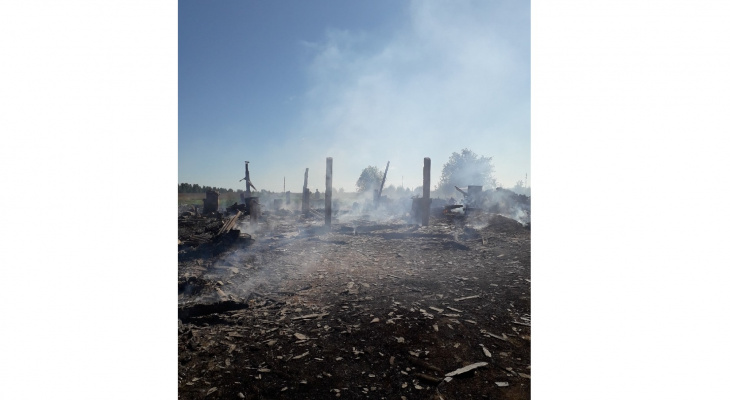 В Кировской области в поселке Арбаж дотла сгорел дом
