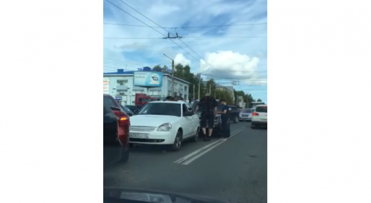 В Кирове произошла массовая авария из шести машин