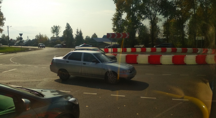 Вместо ремонта "кольца" на повороте в Коминтерн в Кирове установят светофоры