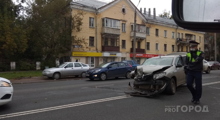 В аварии с Land Cruiser Prado на Воровского пострадали три человека