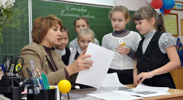 8 учителей из Кирова получили премии по 200 тысяч рублей