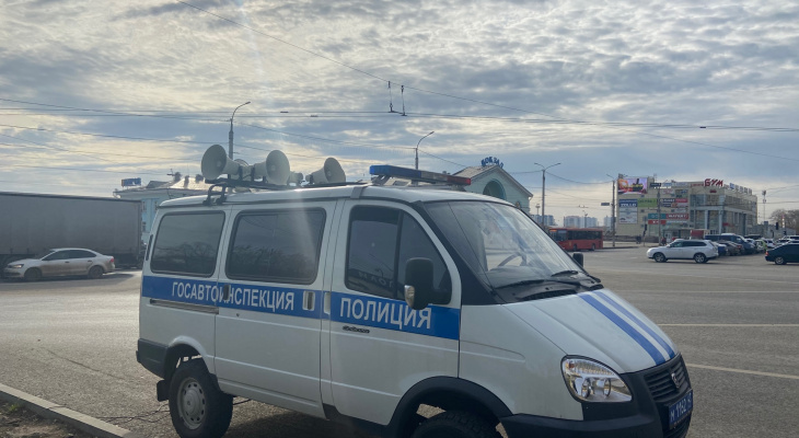 «Соблюдайте масочный режим»: на улицы Кирова запустили авто с громкоговорителями