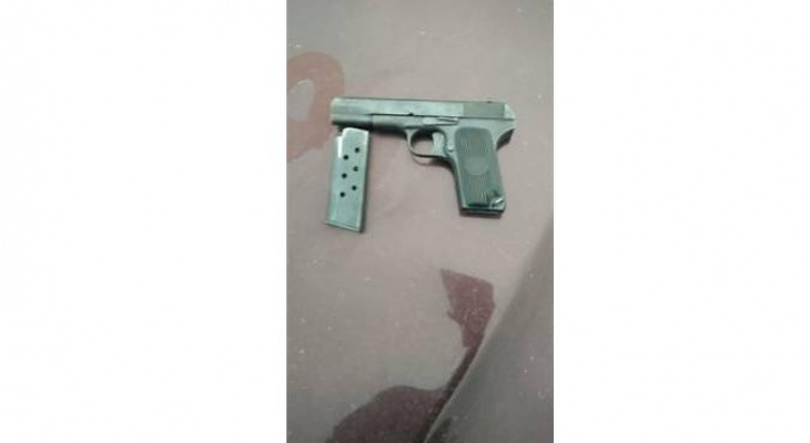 Кировские приставы нашли в машине должника пистолет марки ТТ