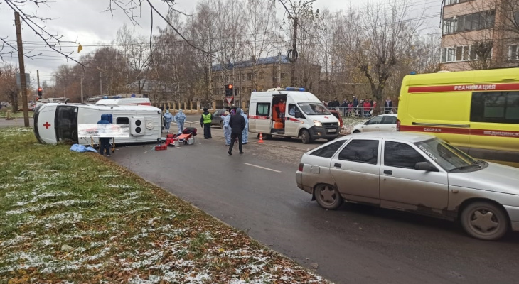 В ДТП с машиной скорой помощи в Кирове пострадали 6 человек