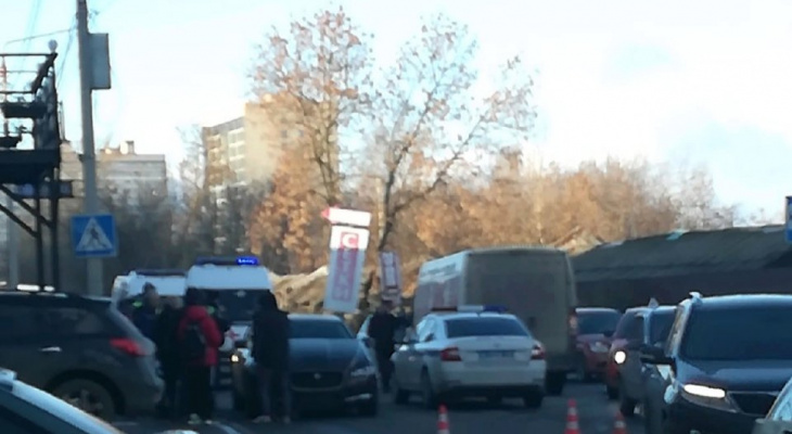 В Кирове на Заводской на пешеходном переходе сбили женщину и ребенка