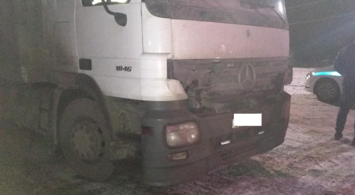 В Кировской области произошло страшное ДТП: 17-летний пешеход погиб под колесами грузовика