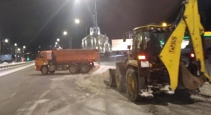 Известно, на каких улицах Кирова сегодня пройдет уборка снега