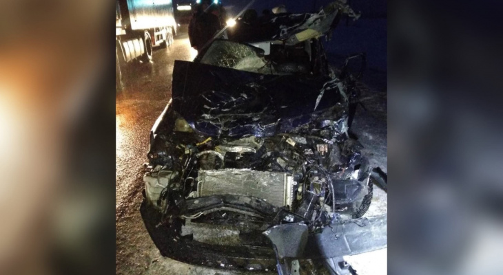 В Кировской области водителя легковушки госпитализировали после столкновения с КАМАЗом
