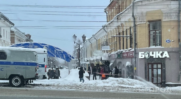В центре Кирова с крыши упал мужчина: на месте реанимация и полиция