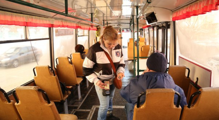 В Кирове проезд в автобусе подешевеет на 5 рублей для некоторых пассажиров