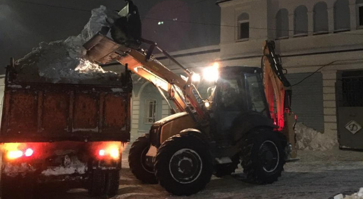 В Кирове за сутки от снега очистят 12 участков улиц