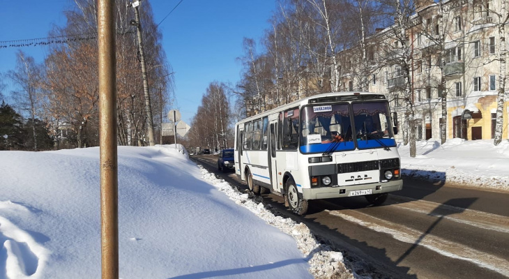В Кирово-Чепецке мужчина угнал автобус, пока водитель ел