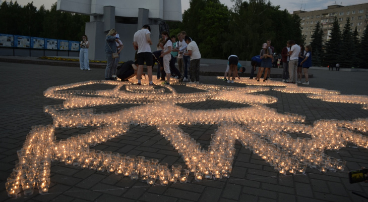 Кировчане выложили в парке Победы огромную картину из свечей